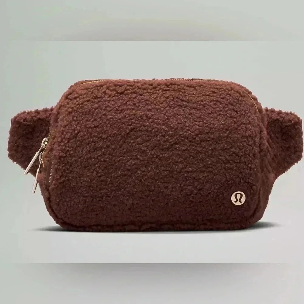 NWT LULULEMON BROWN 2L EVERYWHERE BELT BAG FUZZY. No longer available in stores - Picture 3 of 5